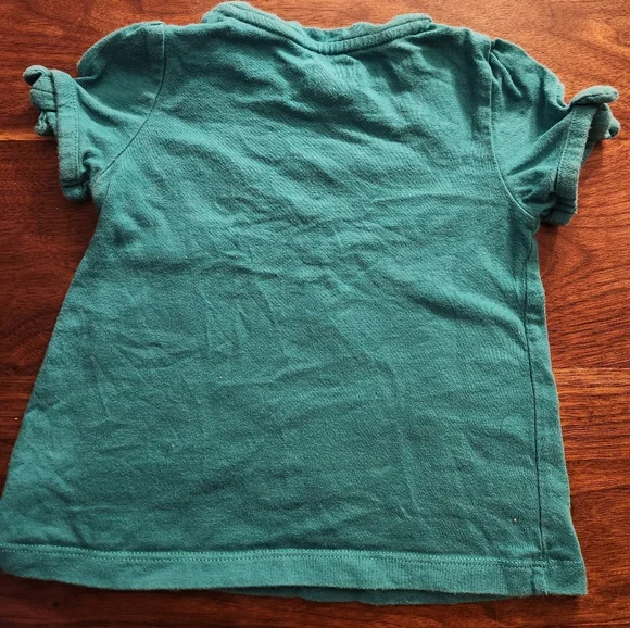 ❤️ 3/$15! GAP Teal Kids Tee with Colorful Beach House Design - Picture 2 of 2